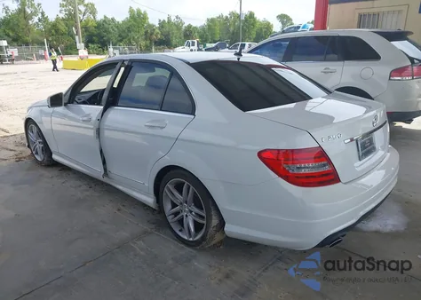 2014 Mercedes-Benz C 250 Sport из США, поврежденный, VIN WDDGF4HB9ER313678